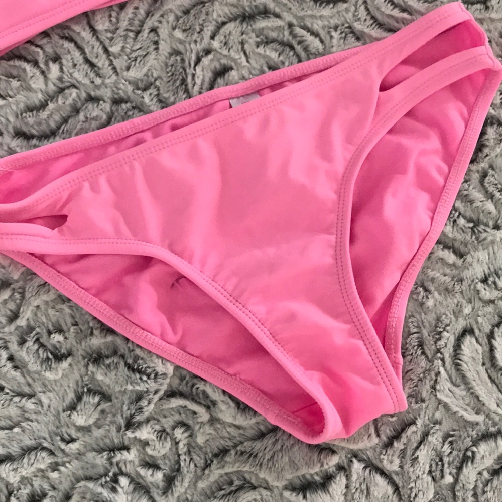 Pink Bikini! ๐ - Picture 3 of 6